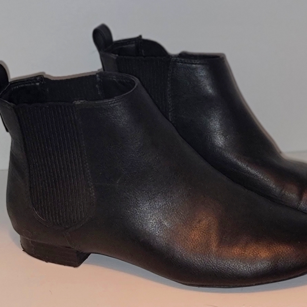 Women's leather ankle booties